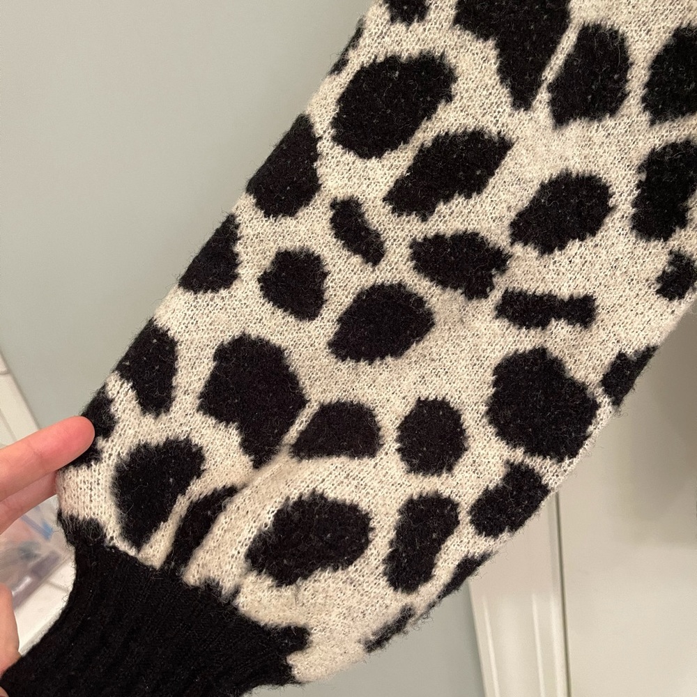 Black and White Leopard Print Sweater - Picture 3 of 4